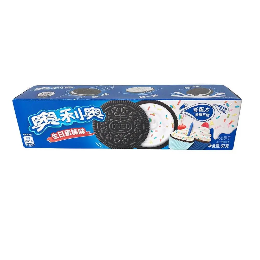 Oreo rođendanski kolač krem dvopek 97 g u plavom pakiranju, vidljive keks sendviči